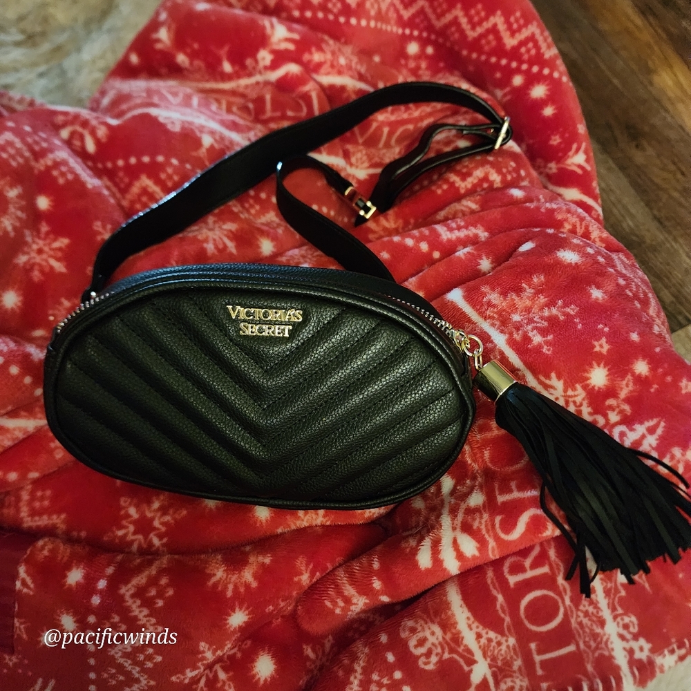 Victoria's Secret V-Quilt Oval City Belt Crossbody Shoulder Bag Black
